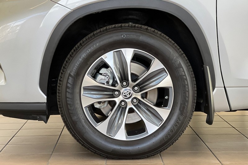 Toyota Highlander Vehicle Full-screen Gallery Image 27