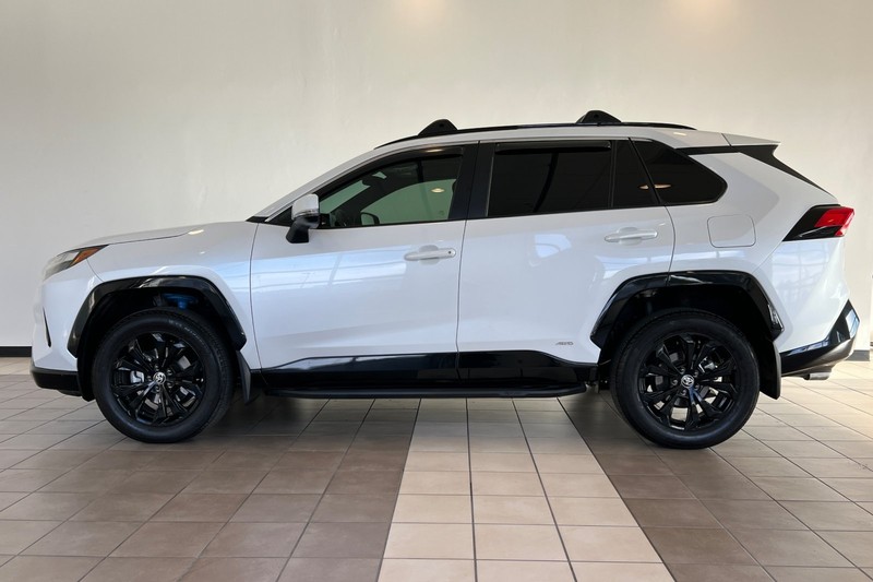 Toyota RAV4 Vehicle Full-screen Gallery Image 07