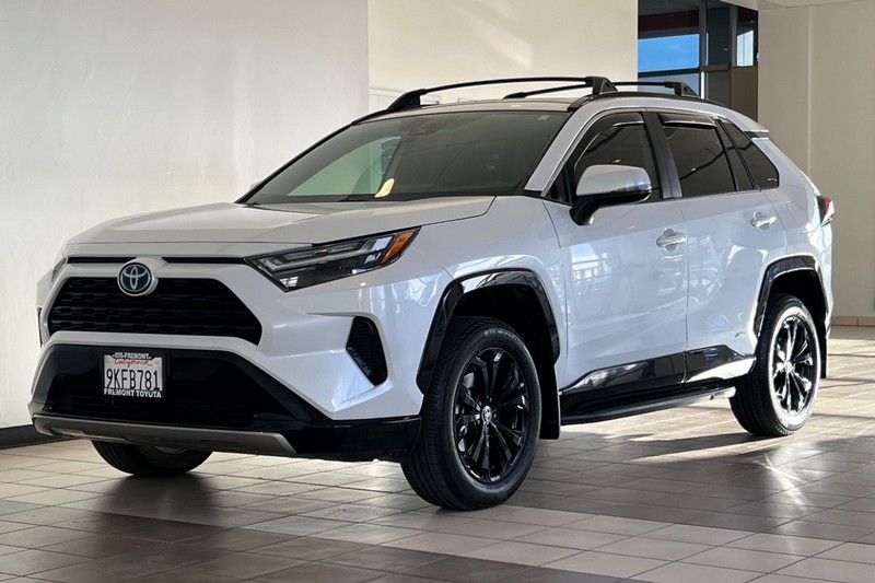 Toyota RAV4 Vehicle Full-screen Gallery Image 08