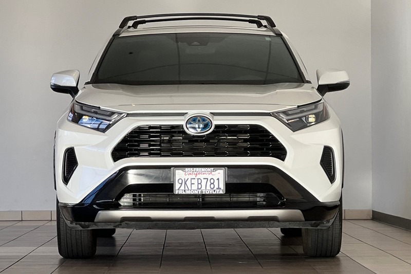 Toyota RAV4 Vehicle Full-screen Gallery Image 09