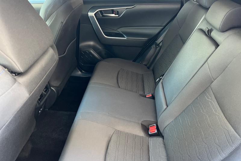 Toyota RAV4 Vehicle Full-screen Gallery Image 12