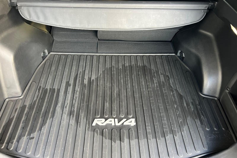 Toyota RAV4 Vehicle Full-screen Gallery Image 15