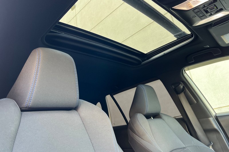 Toyota RAV4 Vehicle Full-screen Gallery Image 17