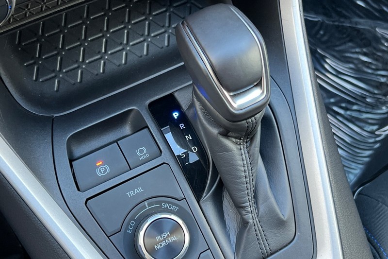 Toyota RAV4 Vehicle Full-screen Gallery Image 21