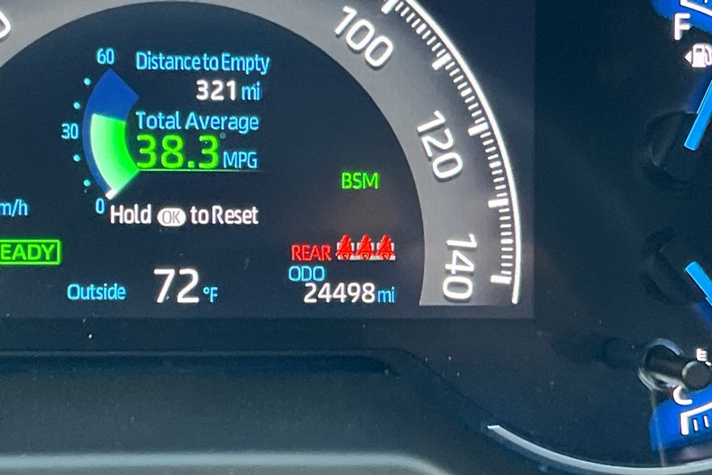 Toyota RAV4 Vehicle Full-screen Gallery Image 25