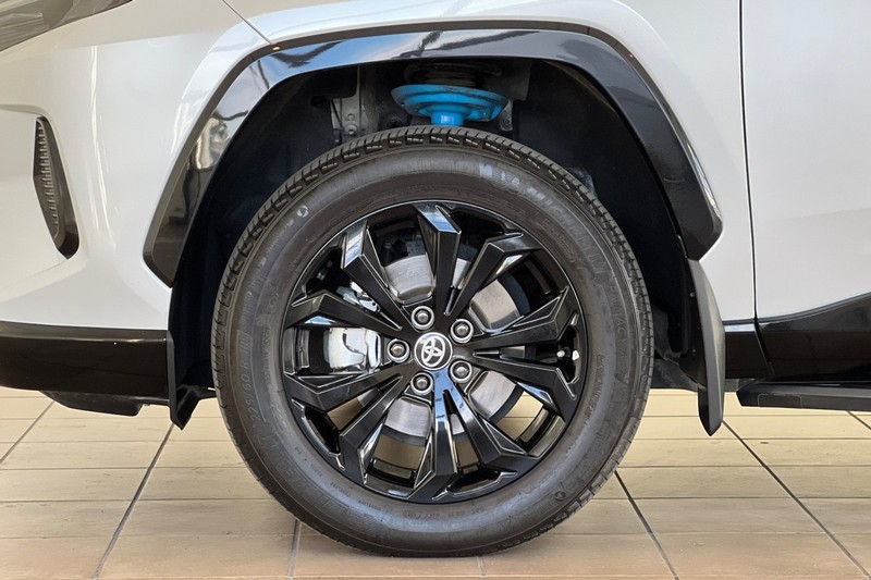 Toyota RAV4 Vehicle Full-screen Gallery Image 26