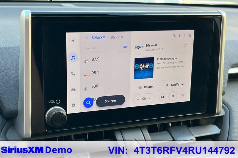 Toyota RAV4 Vehicle Full-screen Gallery Image 28