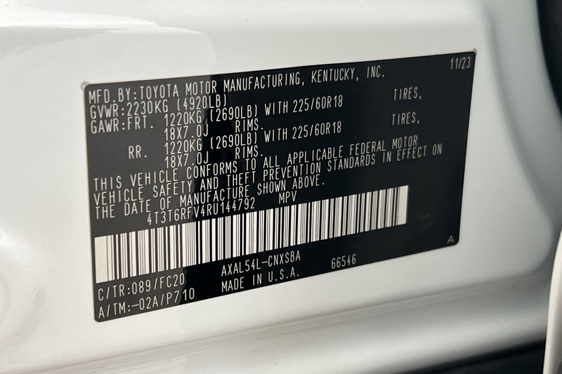 Toyota RAV4 Vehicle Full-screen Gallery Image 29