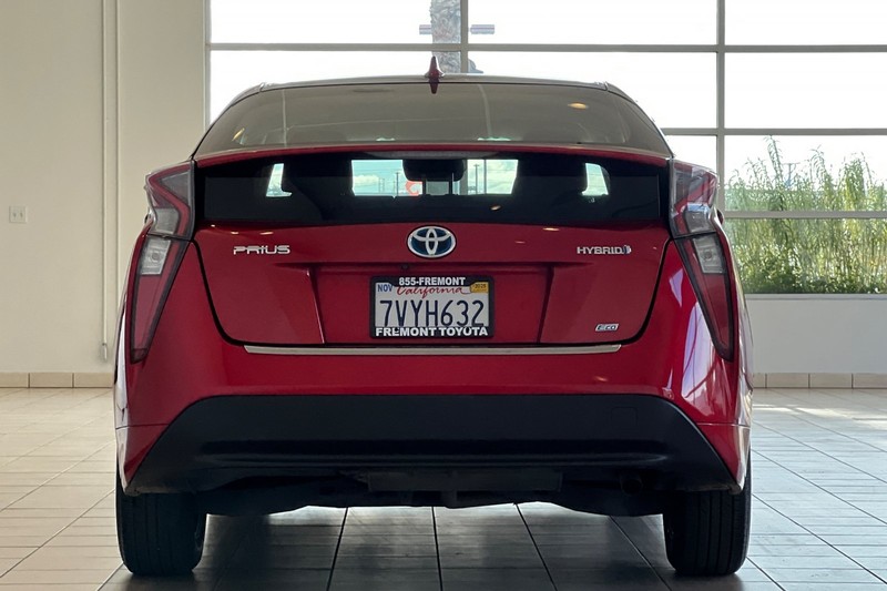 Toyota Prius Vehicle Full-screen Gallery Image 05