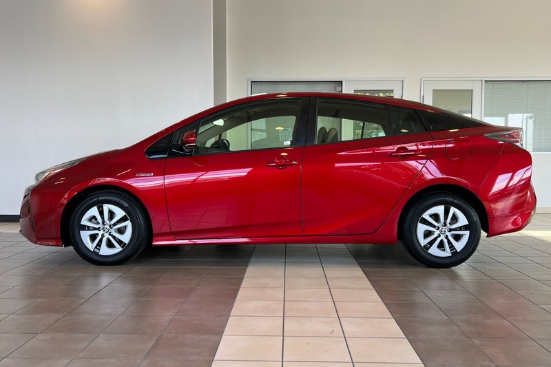 Toyota Prius Vehicle Full-screen Gallery Image 07