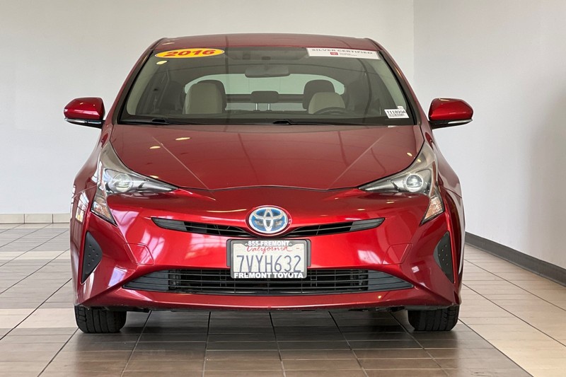 Toyota Prius Vehicle Full-screen Gallery Image 09