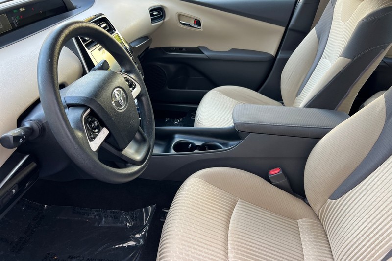 Toyota Prius Vehicle Full-screen Gallery Image 10