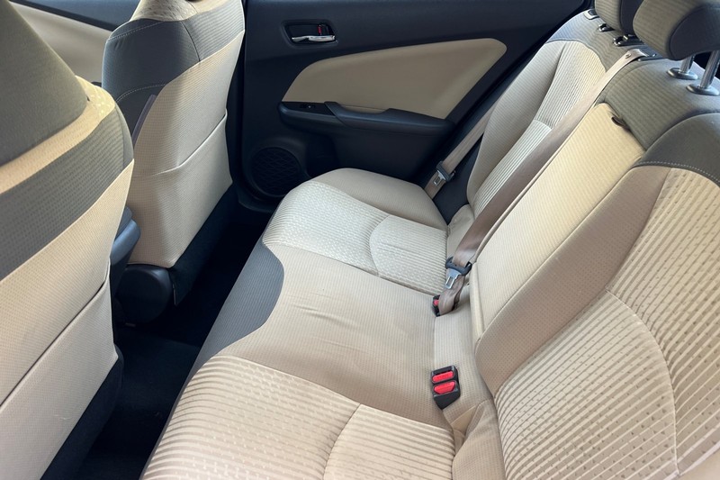 Toyota Prius Vehicle Full-screen Gallery Image 12