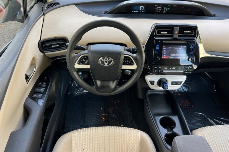 Toyota Prius Vehicle Full-screen Gallery Image 14