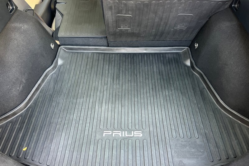 Toyota Prius Vehicle Full-screen Gallery Image 15
