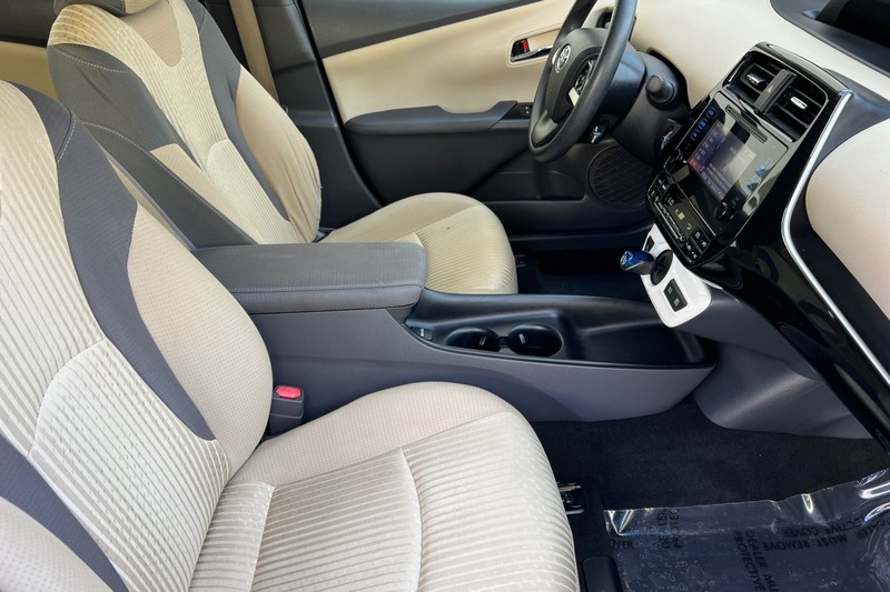 Toyota Prius Vehicle Full-screen Gallery Image 16