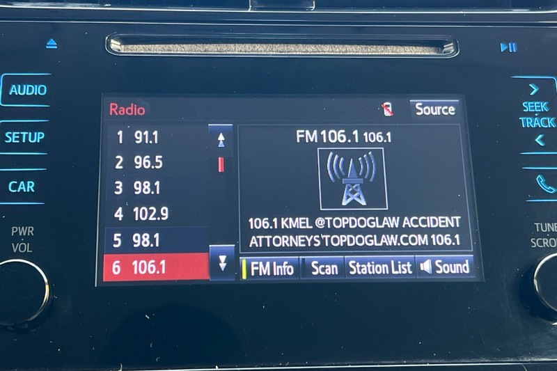 Toyota Prius Vehicle Full-screen Gallery Image 18