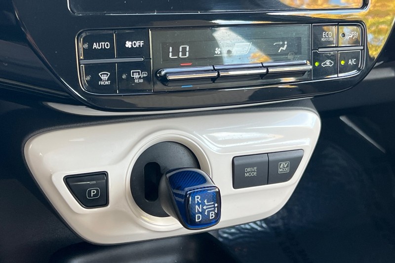 Toyota Prius Vehicle Full-screen Gallery Image 20