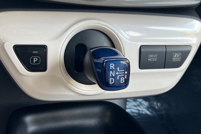 Toyota Prius Vehicle Full-screen Gallery Image 21