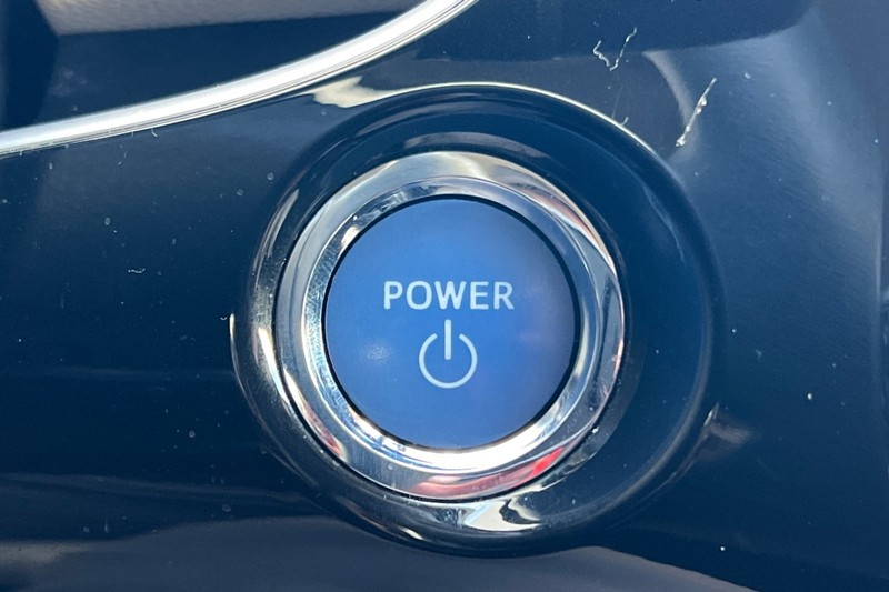 Toyota Prius Vehicle Full-screen Gallery Image 22