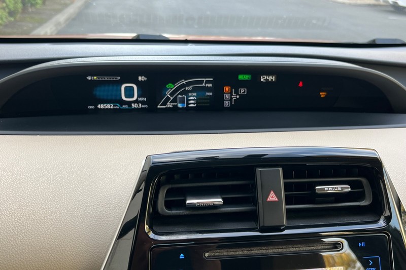 Toyota Prius Vehicle Full-screen Gallery Image 24