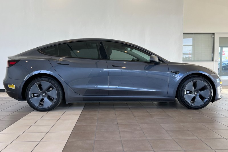 Tesla Model 3 Vehicle Full-screen Gallery Image 03