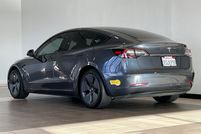 Tesla Model 3 Vehicle Full-screen Gallery Image 06