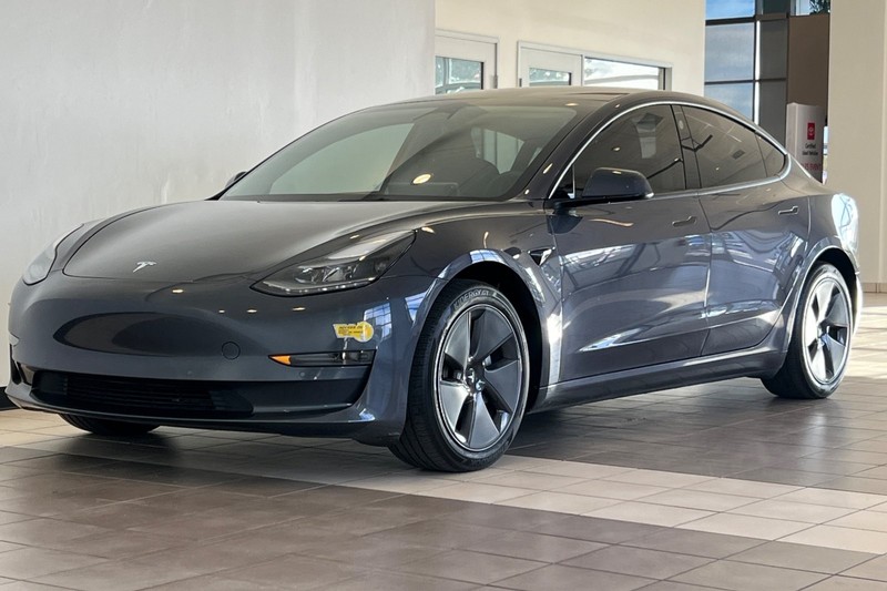 Tesla Model 3 Vehicle Full-screen Gallery Image 08