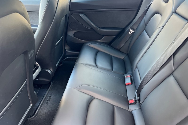 Tesla Model 3 Vehicle Full-screen Gallery Image 12