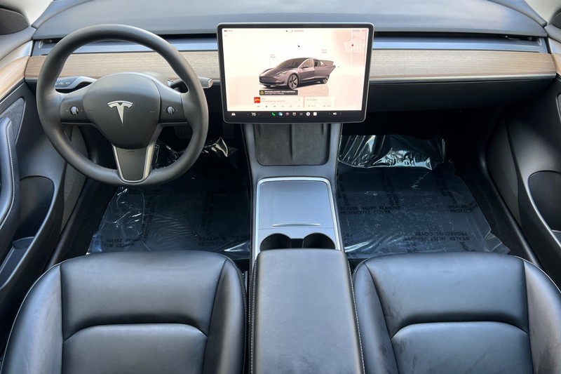 Tesla Model 3 Vehicle Full-screen Gallery Image 13