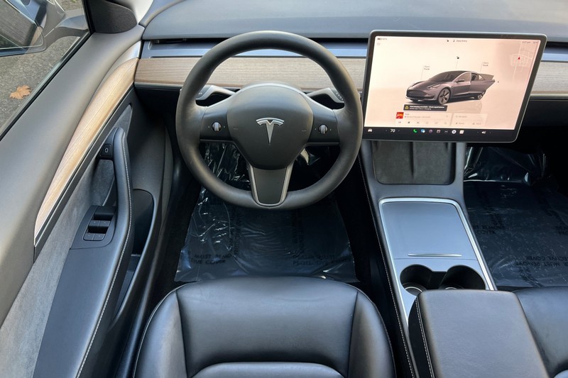 Tesla Model 3 Vehicle Full-screen Gallery Image 14