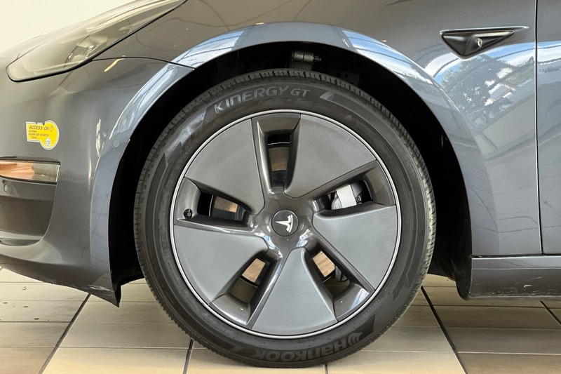 Tesla Model 3 Vehicle Full-screen Gallery Image 23