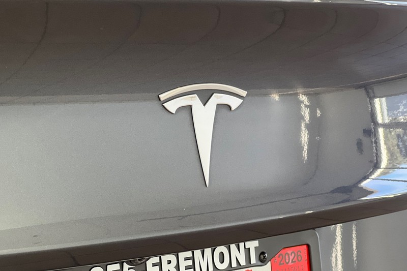 Tesla Model 3 Vehicle Full-screen Gallery Image 24