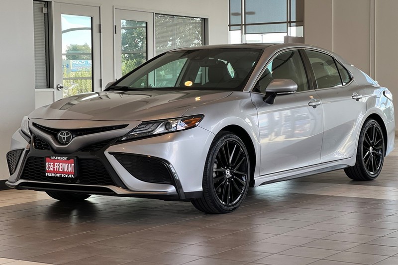 Toyota Camry Vehicle Full-screen Gallery Image 08