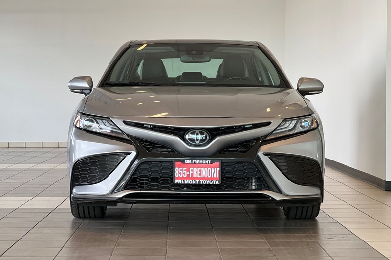 Toyota Camry Vehicle Full-screen Gallery Image 09