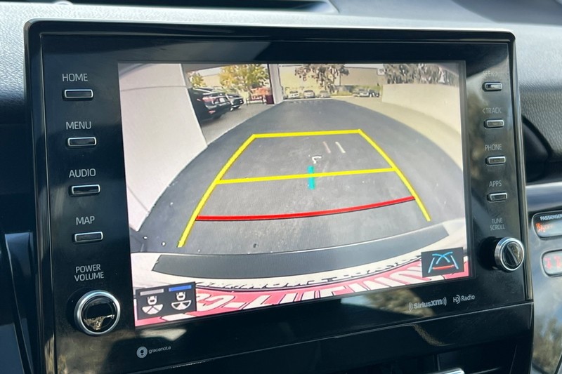 Toyota Camry Vehicle Full-screen Gallery Image 18