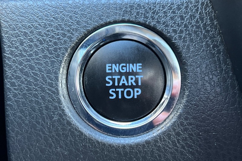 Toyota Camry Vehicle Full-screen Gallery Image 21