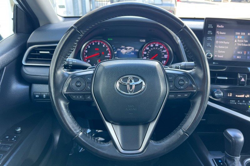 Toyota Camry Vehicle Full-screen Gallery Image 22