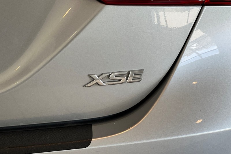 Toyota Camry Vehicle Full-screen Gallery Image 26