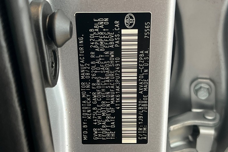 Toyota Camry Vehicle Full-screen Gallery Image 28