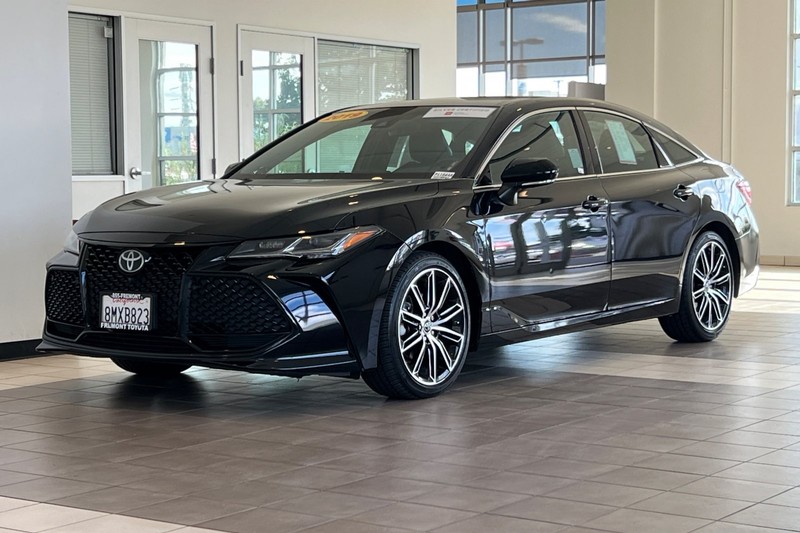 Toyota Avalon Vehicle Full-screen Gallery Image 08