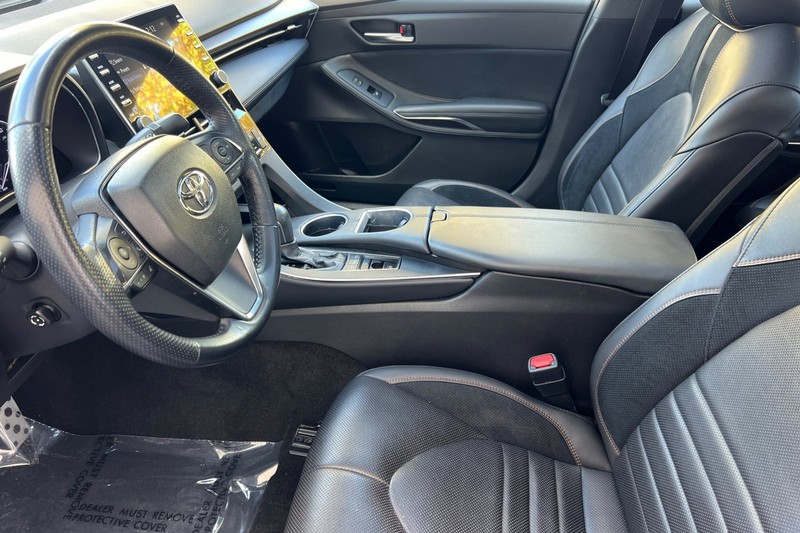 Toyota Avalon Vehicle Full-screen Gallery Image 10