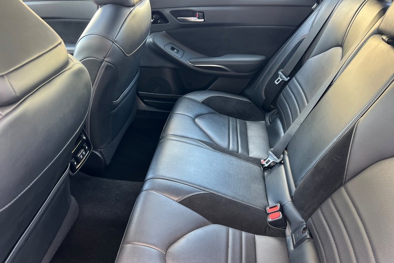 Toyota Avalon Vehicle Full-screen Gallery Image 12