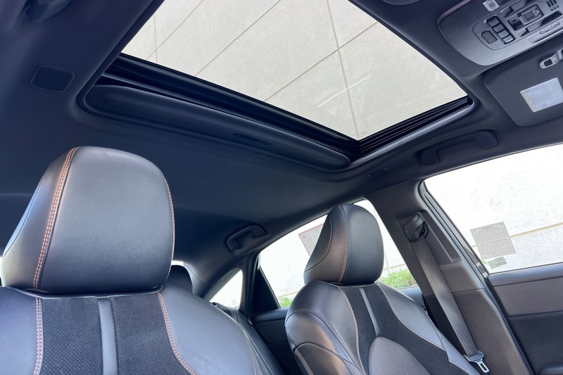 Toyota Avalon Vehicle Full-screen Gallery Image 16