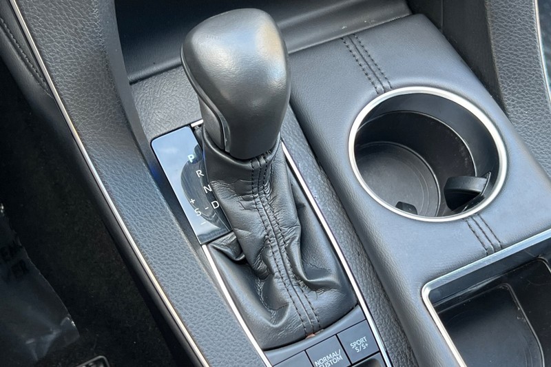 Toyota Avalon Vehicle Full-screen Gallery Image 20