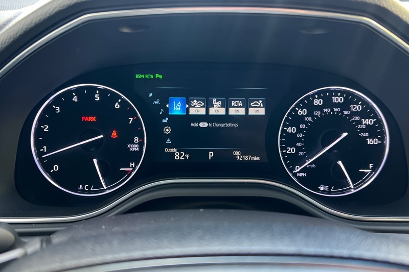 Toyota Avalon Vehicle Full-screen Gallery Image 23