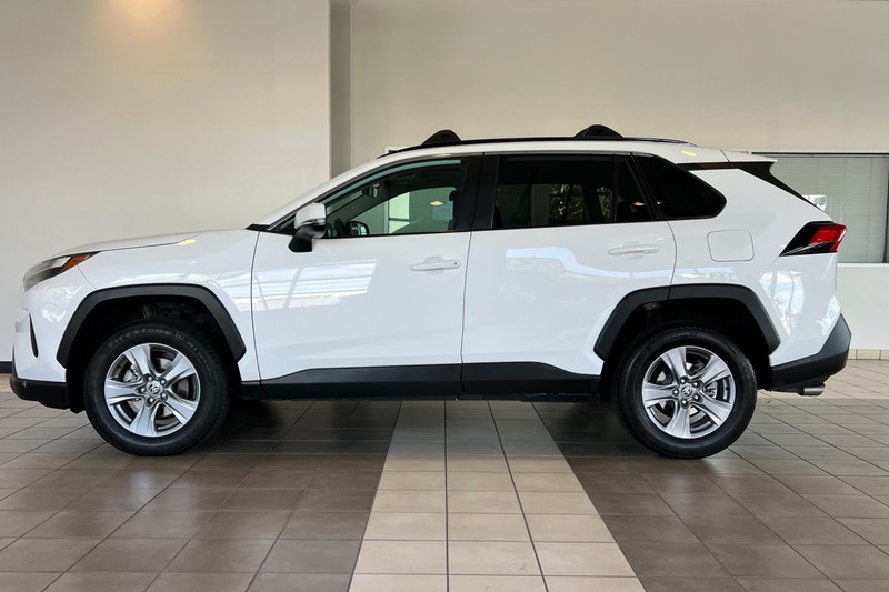 Toyota RAV4 Vehicle Full-screen Gallery Image 07