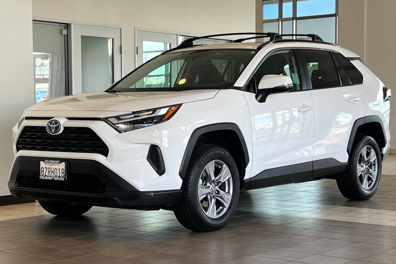 Toyota RAV4 Vehicle Full-screen Gallery Image 08