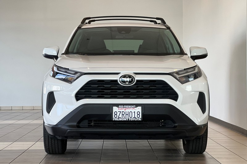 Toyota RAV4 Vehicle Full-screen Gallery Image 09