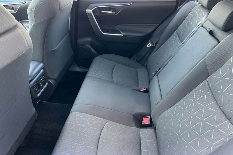 Toyota RAV4 Vehicle Full-screen Gallery Image 12